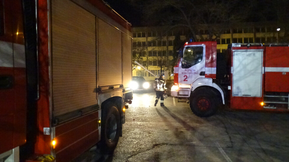 Извънредна ситуация в благоевградска болница, хвърчат пожарни СНИМКИ