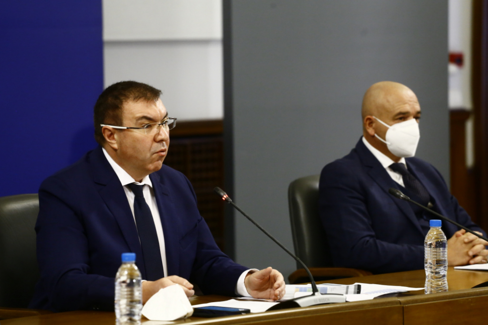 Министър Ангелов обяви тотален локдаун в цялата страна в сила от... ВИДЕО