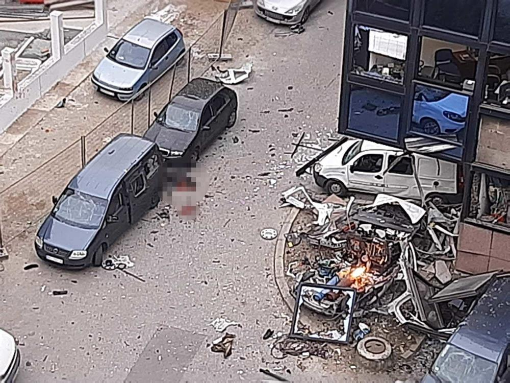 Извънредно! Мощен взрив пред телевизия в Белград, има загинал, ранени, горят коли ВИДЕО