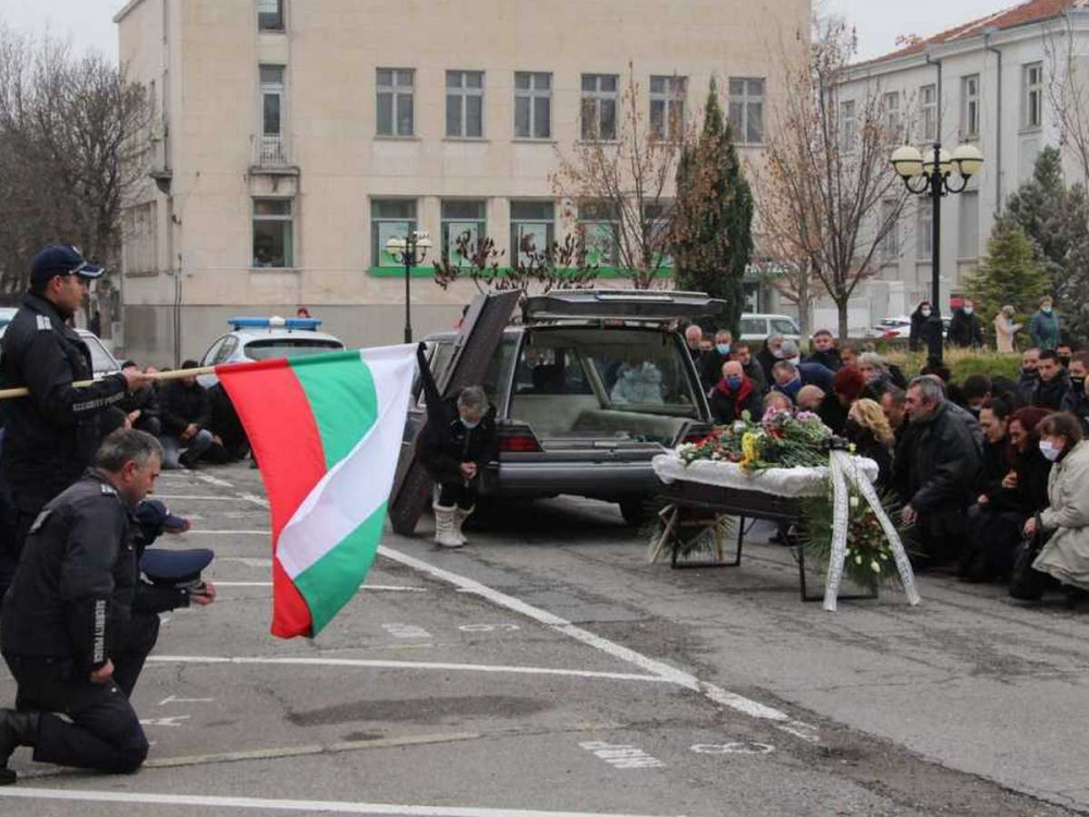 Огромна трагедия: Дни преди инцидента убитият от пиян джигит полицай Тодор...