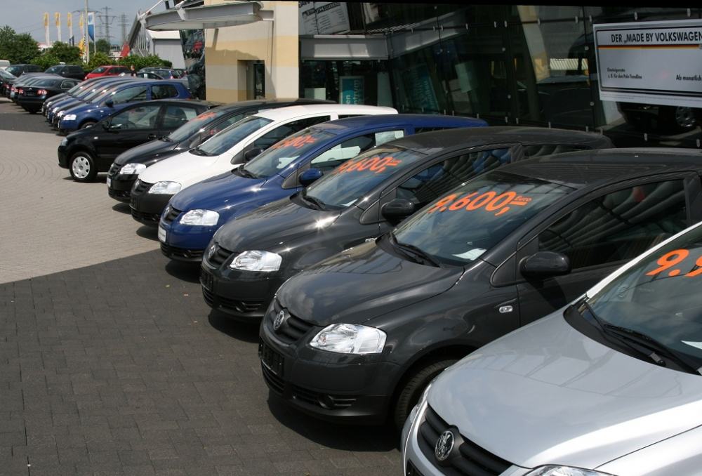 Предлагат държавен бонус при покупка на нова кола и онлайн регистрация в КАТ