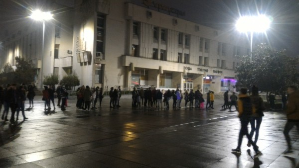 След София, невиждана опашка се изви и в Пловдив СНИМКИ
