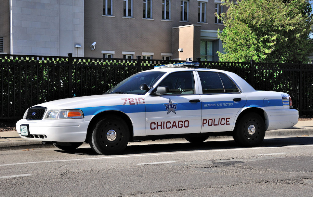 Мъж откри стрелба от автомобил в Чикаго, има жертва