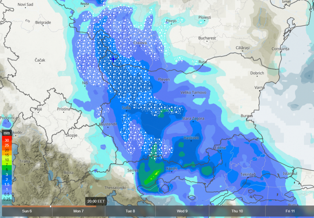 Снежни бури удариха България, виелицата се насочва към... ГРАФИКИ