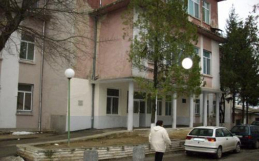 Трагедия! Жена издъхна пред входа на вътрешно отделение в МБАЛ Благоевград
