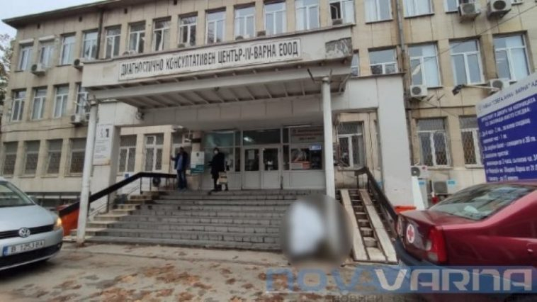 Трагедия: Мъж почина на стол пред поликлиника във Варна СНИМКА 18+