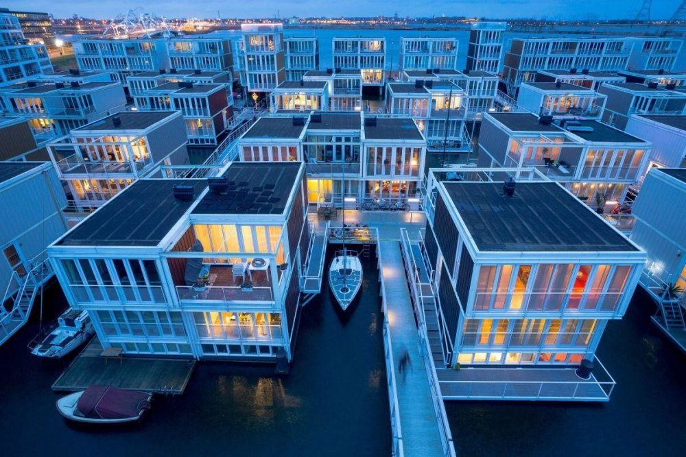 Феноменалният квартал с плаващите къщи в Амстердам