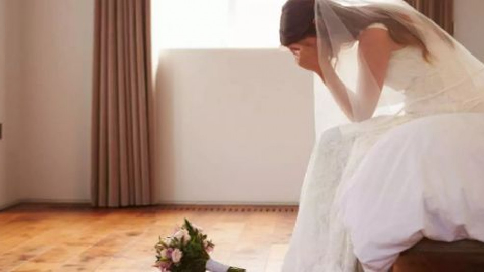 Бременна булка подслуша разговор между младоженеца и баща си и избяга от сватбата