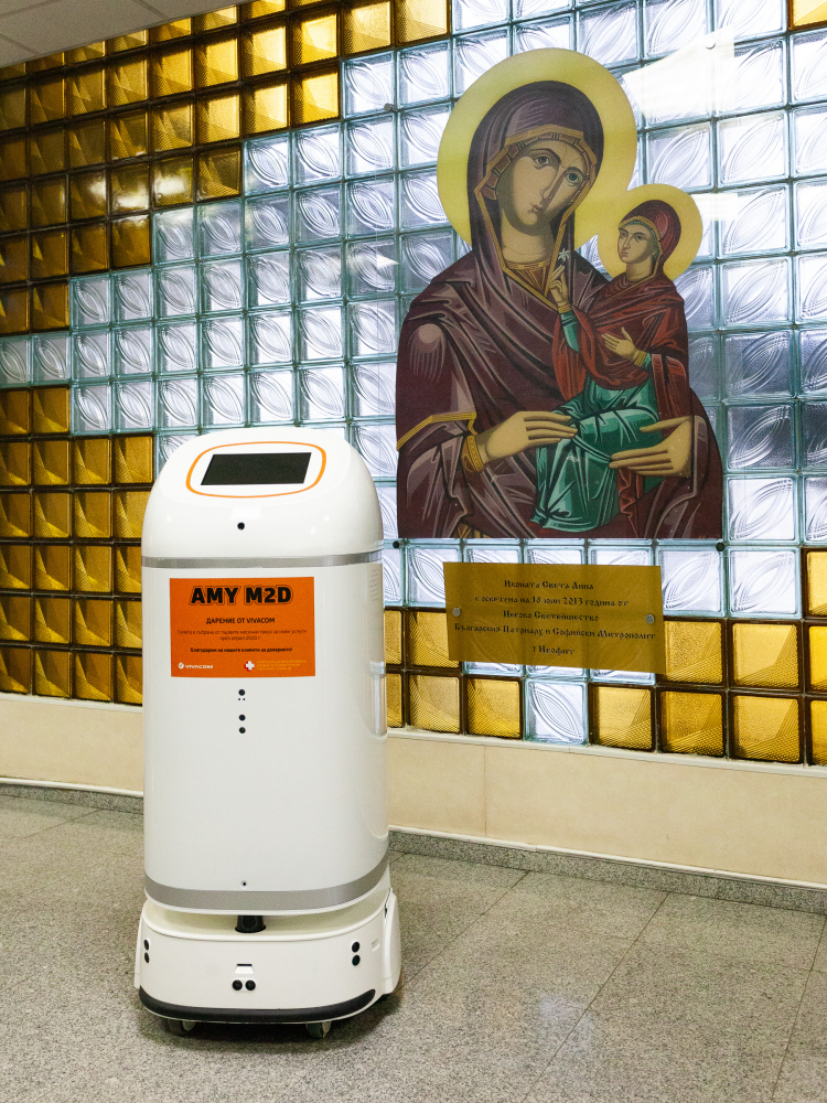 VIVACOM дари смарт робот за дезинфекция на УМБАЛ „Св. Анна“