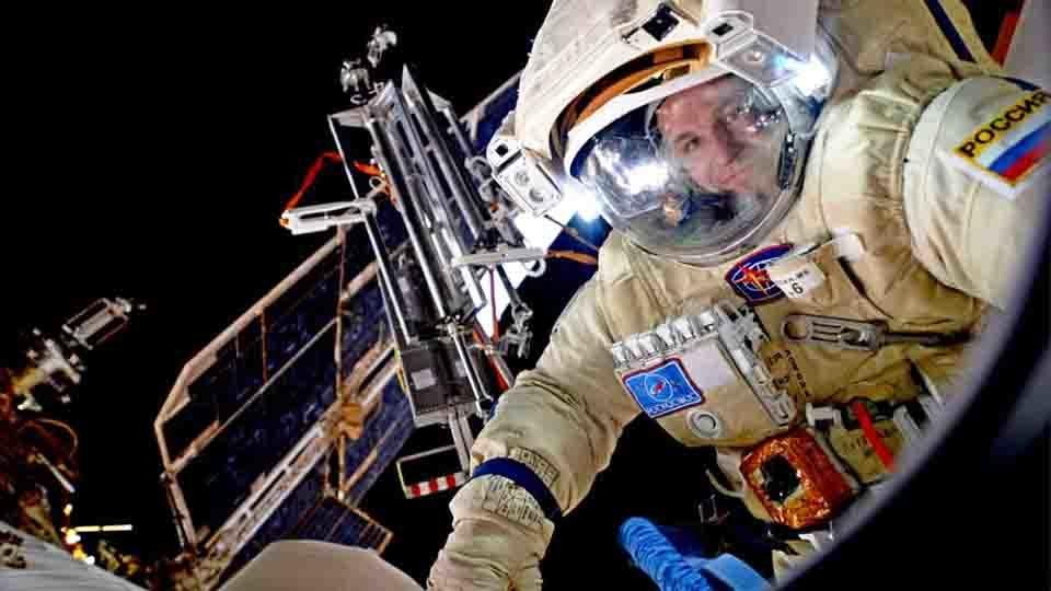 Космонавт разкри каналите за "контрабанда" на МКС