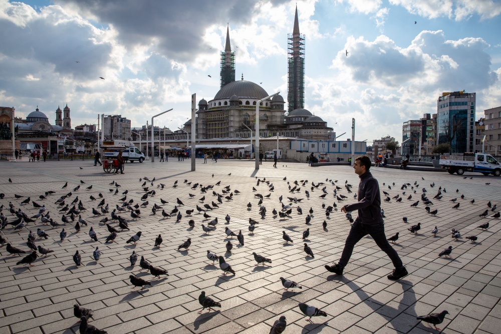 В Истанбул бесни: За нас локдаун, а за туристите...