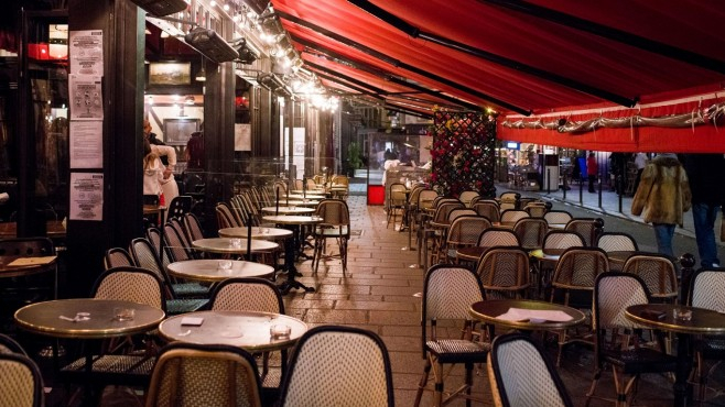 Ресторанти и нощни клубове трескаво събират резервации като за последно
