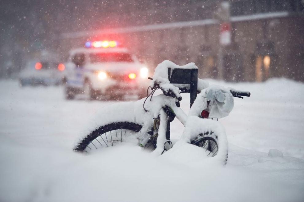 Мощна снежна буря блокира Североизтока на САЩ
