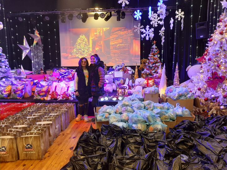 Столична община раздава 3 дни коледни пакети с храни и подаръци за социално слаби
