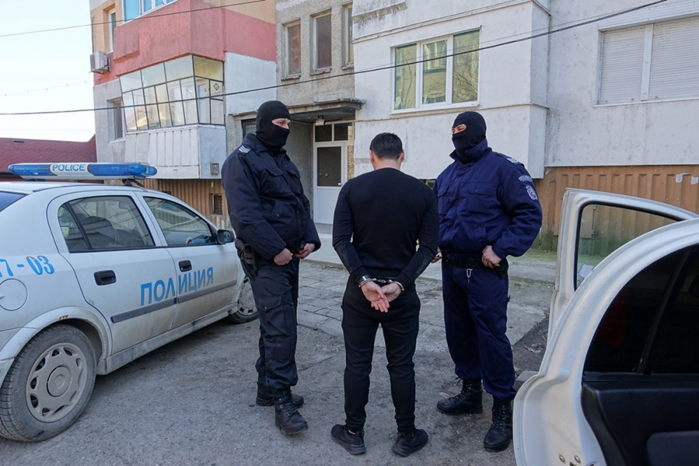 Закопчаха един от най-големите наркодилъри в култови бургаски квартал