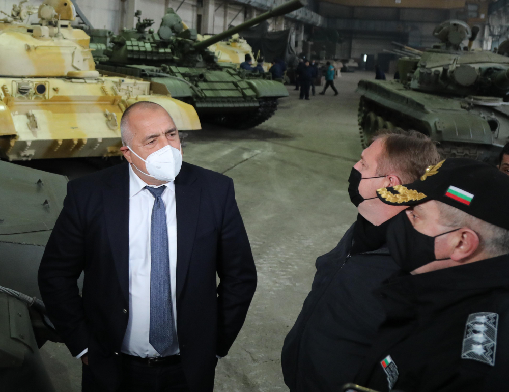 Борисов видя обновени танкове в "Терем" и разби критиците на разходите за отбрана НА ЖИВО