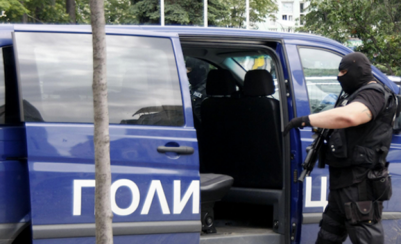 Извънредно и първо в БЛИЦ! Пловдивски полицаи арестуваха 4 много опасни бандити!