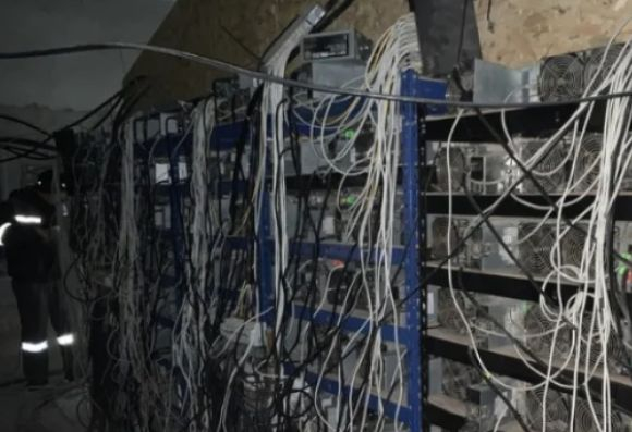 Удар на полицията! Разкриха огромна кражба на ток и в Сливенско 
