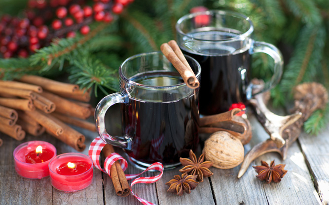 Полезно: Как да си приготвим греяно вино за Коледа