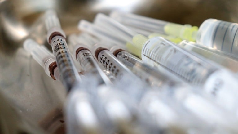 Започва ваксинацията срещу К-19 във Варна и Търговище