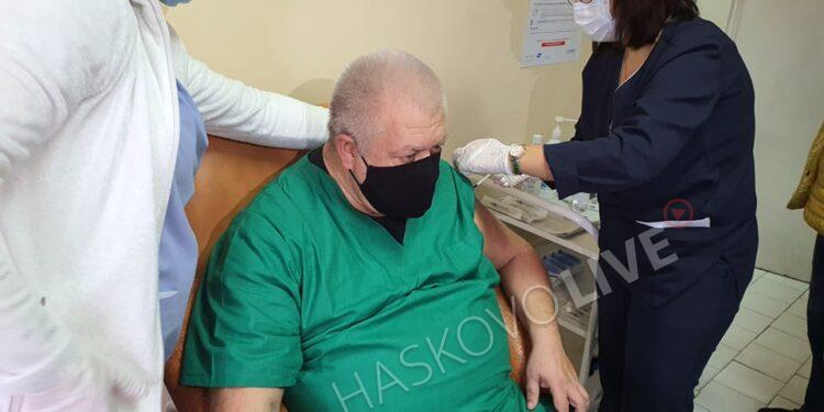 Първият ваксиниран в Хасковска област медик съобщи за голяма трагедия с К-19