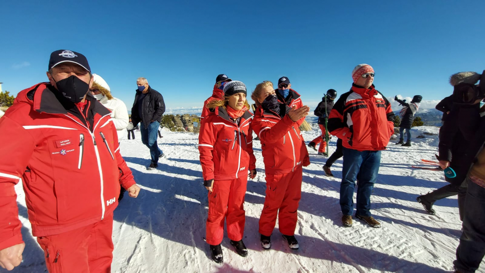 Вицепремиерът Николова посети Боровец и съобщи горещи новини за ски сезона СНИМКИ