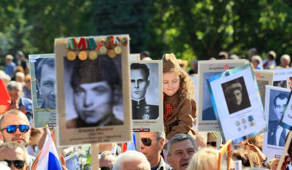 Руснак се изгаври с с „Безсмъртния полк“ и пусна снимка на Хитлер 