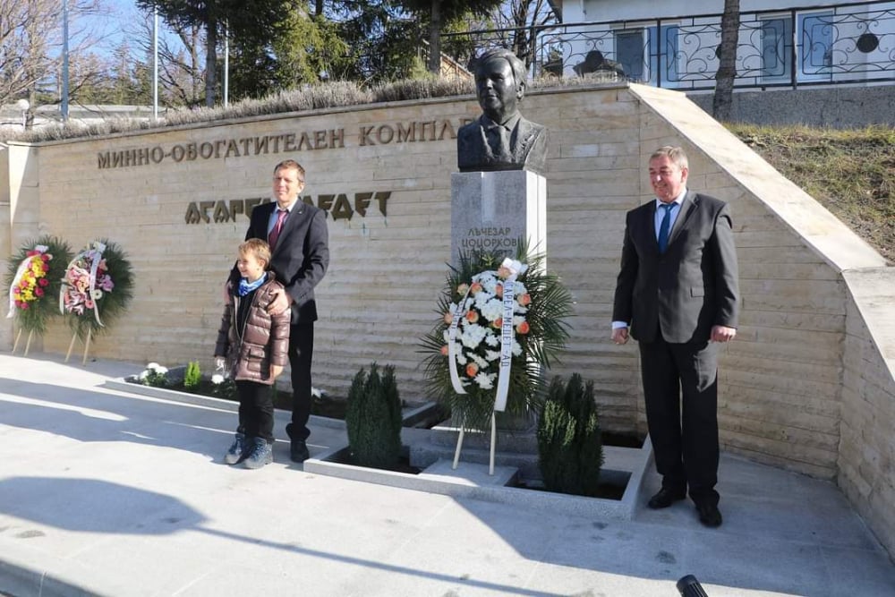 Изградиха бюст-паметник на Лъчезар Цоцорков на рождения ден на „Асарел-Медет“