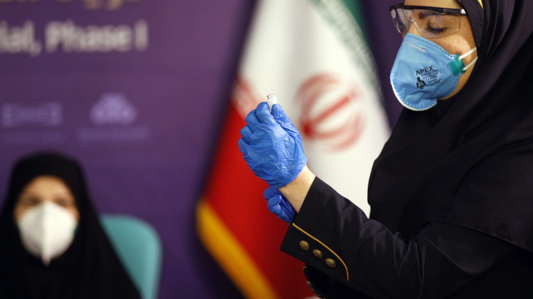 Техеран започна да тества иранска ваксина срещу К-19 върху хора
