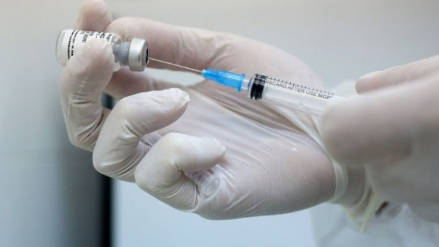 Почна имунизацията и на личните лекари в София