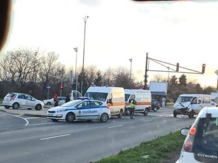 Зрелищно меле с бус в Бургас СНИМКИ 