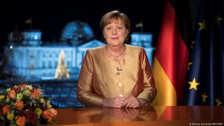 Меркел с драматично сбогуване! Детайл в облеклото й издаде...