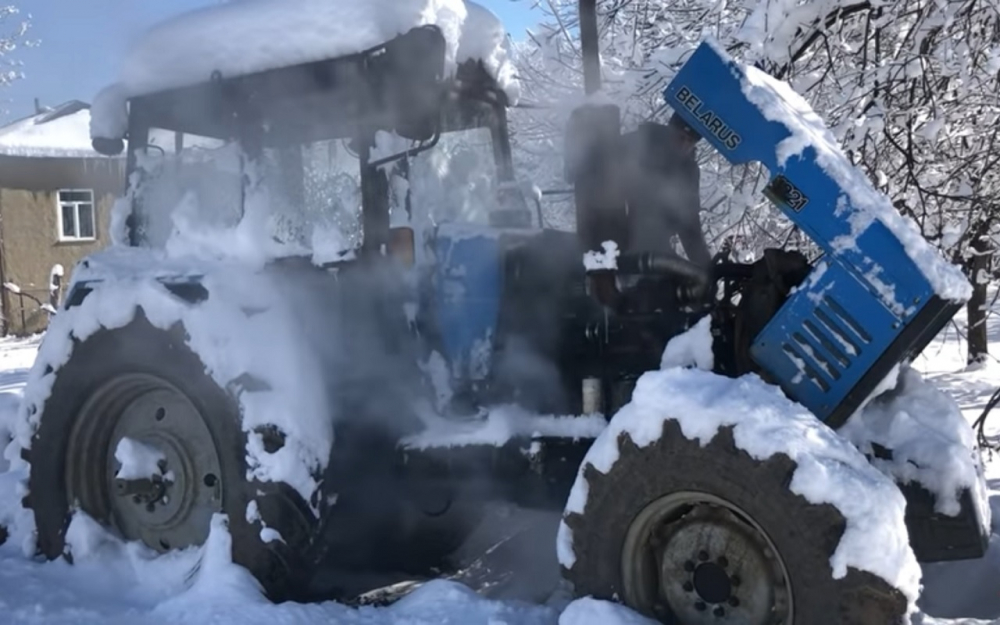 Тарикати показаха как се пали двигателя на трактор при -25 градуса ВИДЕО