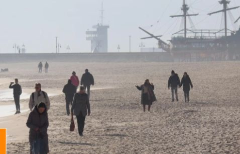 Варненци хукнаха на плаж СНИМКИ