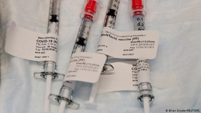 Мистерия и конспирация около ваксинацията на Камала Харис взривиха мрежата ВИДЕО