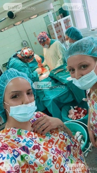 Стажант-лекарка показа кърваво СЕЛФИ 18+ от операция в Пловдив и...