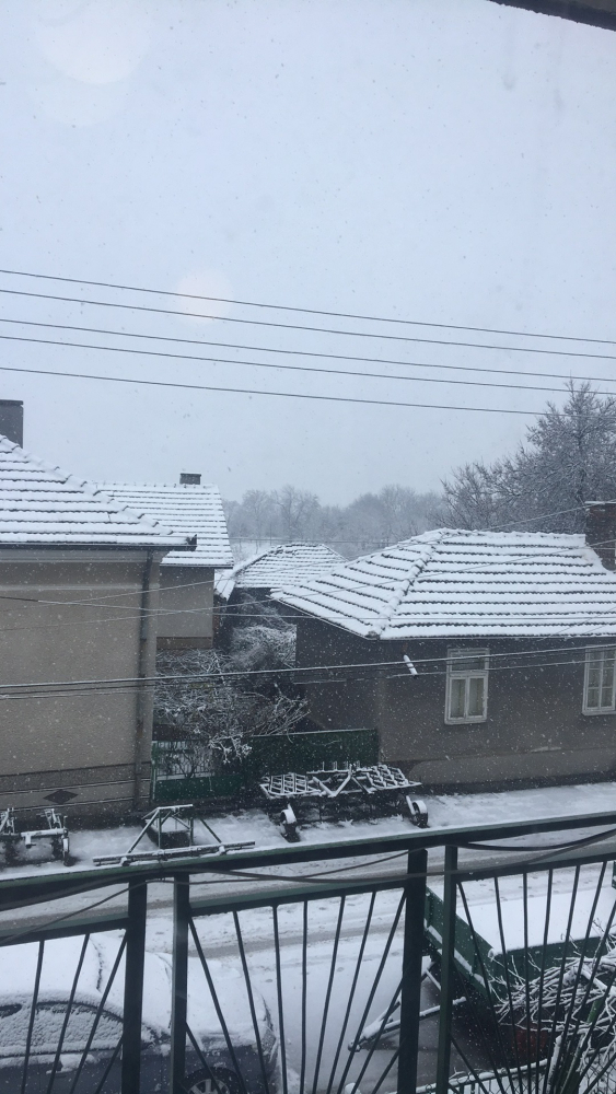 Започна се: На три места в България вече трупа сняг СНИМКИ
