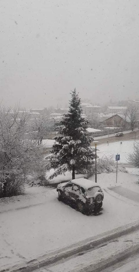 Започна се: На три места в България вече трупа сняг СНИМКИ