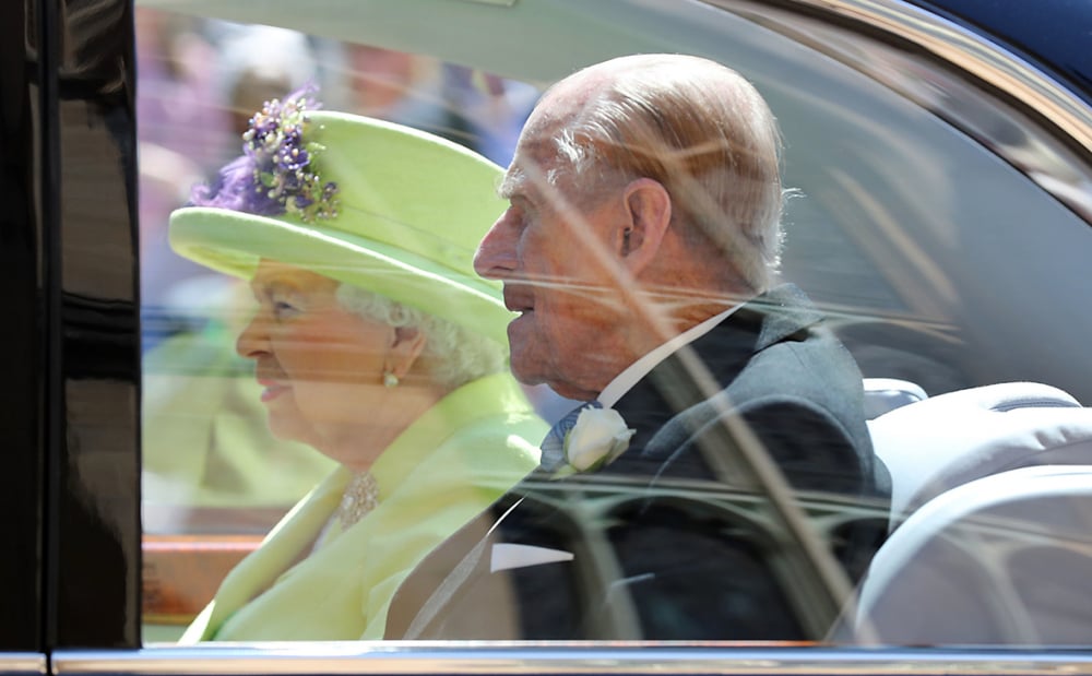Спешни К-19 новини от Бъкингамския дворец за Елизабет II и мъжа й  