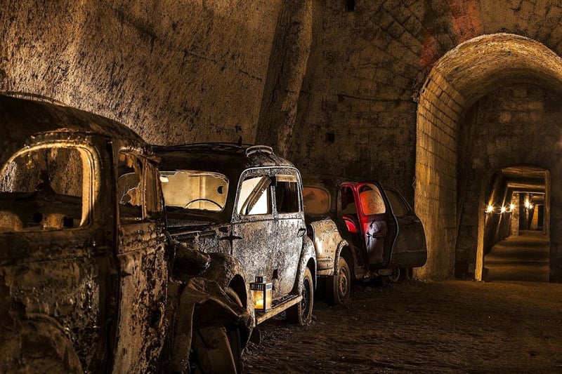 Капсула на времето: Откриха култови коли в затрупан тунел
