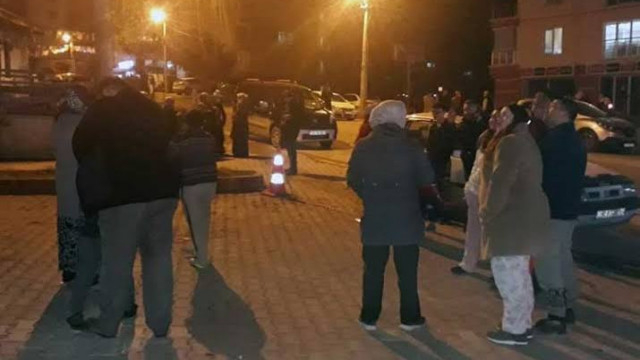 Силен трус удари Анкара, хората бягат панически от домовете си СНИМКИ 