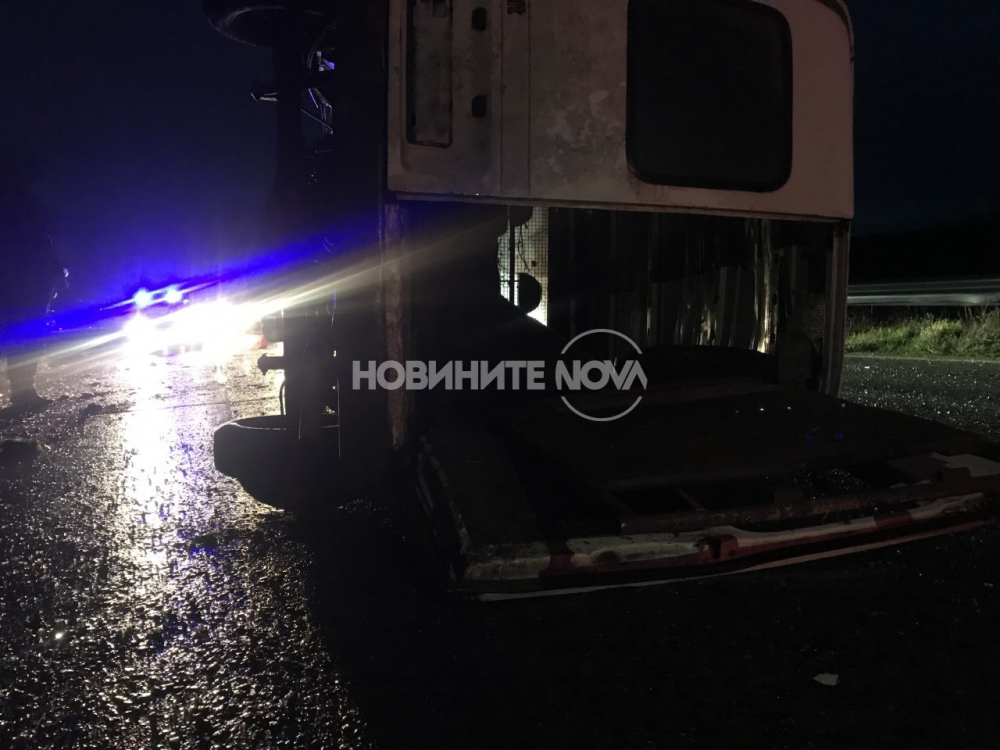 Тежка катастрофа край Стара Загора прати жена и дете в болница СНИМКИ