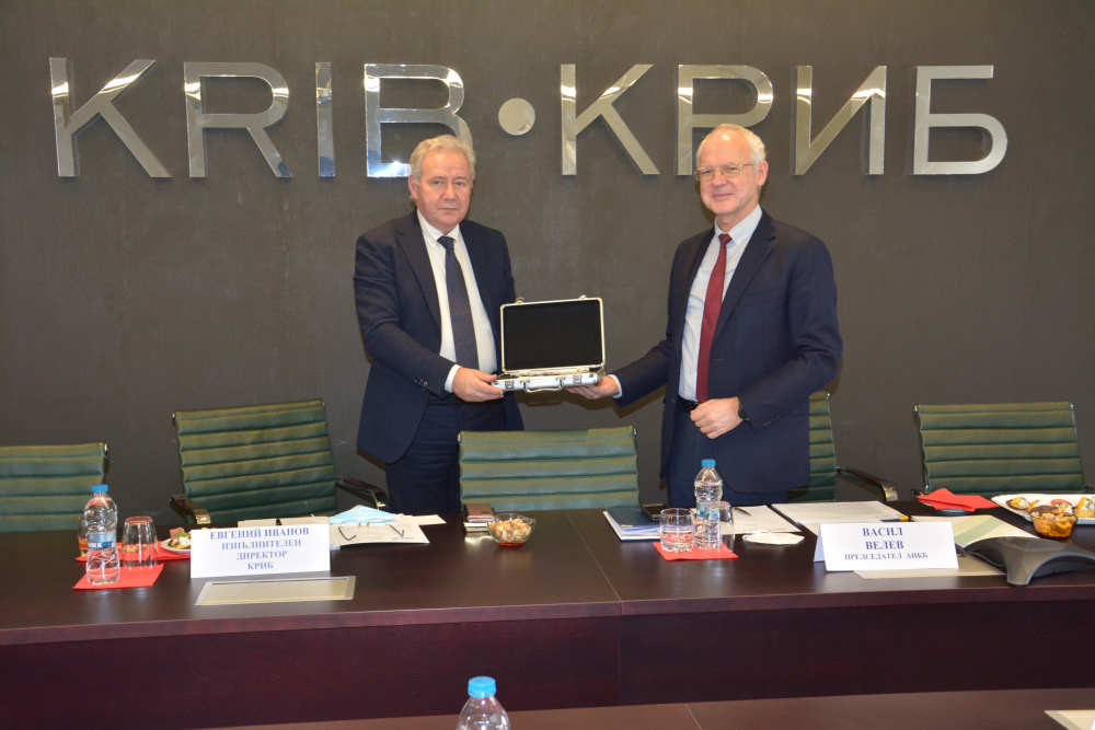 КРИБ предаде на АИКБ ротационното председателство на АОБР за 2021 г.