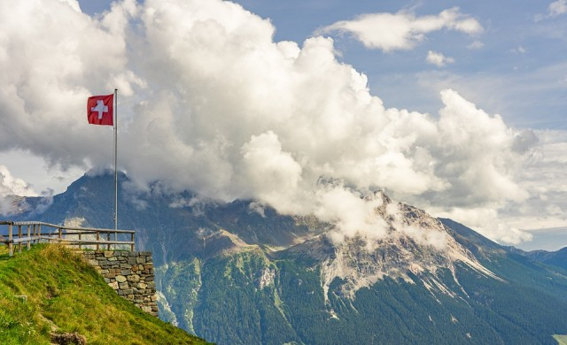 Швейцария прави референдум за правомощията на властите да налагат локдаун