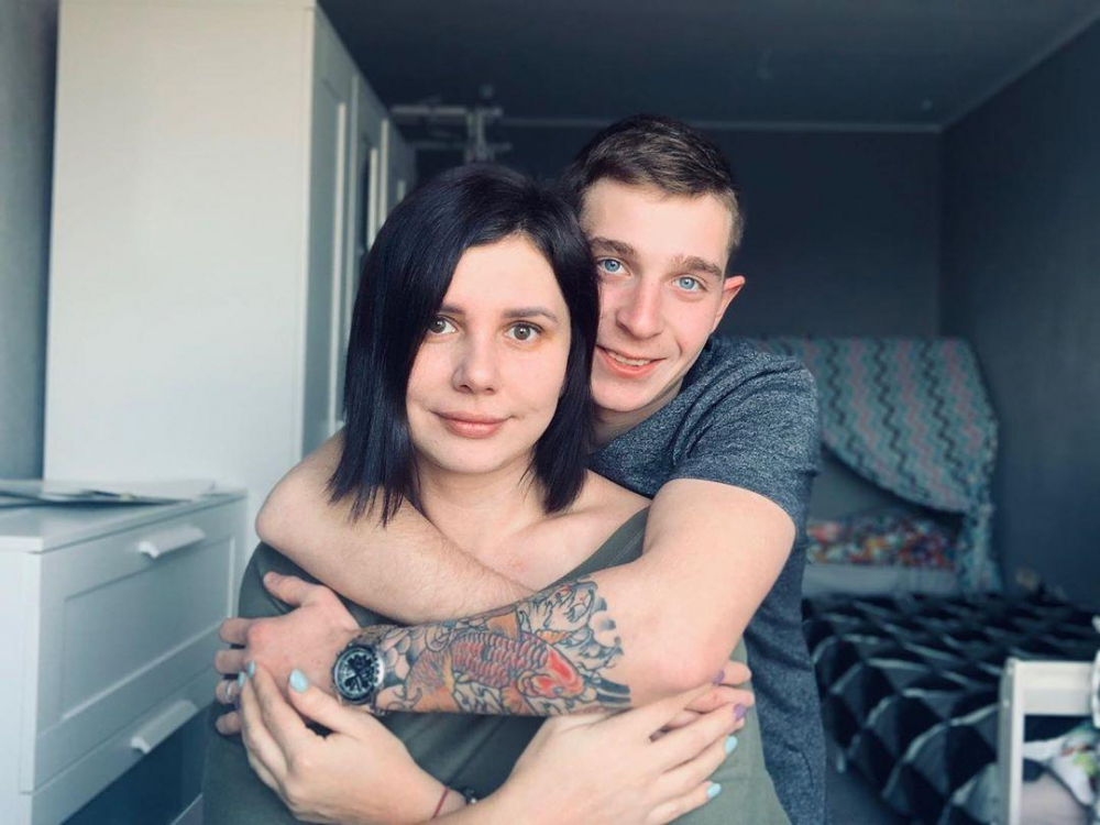 35-годишна блогърка роди дете от 21-годишния си доведен син 