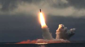 На косъм от война!  Ирански ракети паднаха до американски самолетоносач ВИДЕО
