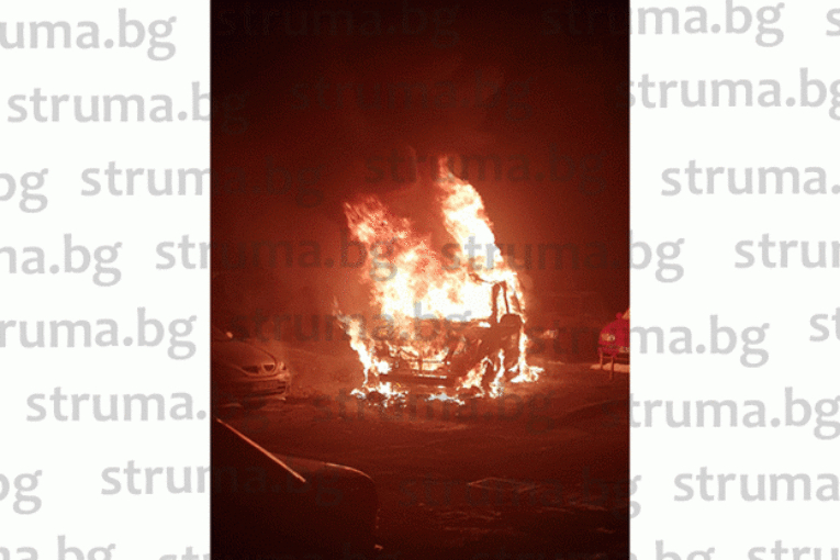 Огнен ужас в Перник: Няколко коли изгоряха за нощ СНИМКИ