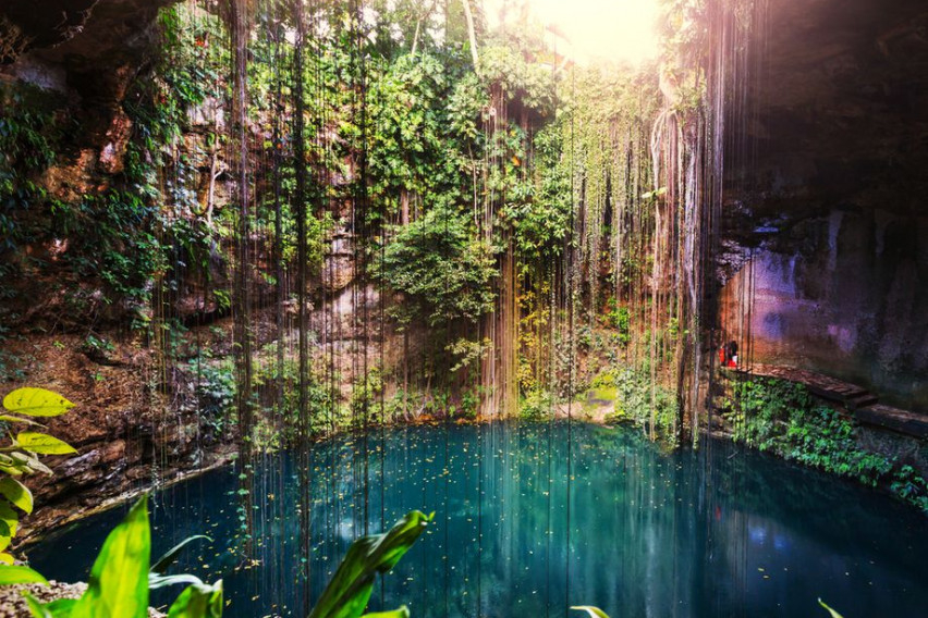 Святото езеро на маите с безценни съкровища на дъното