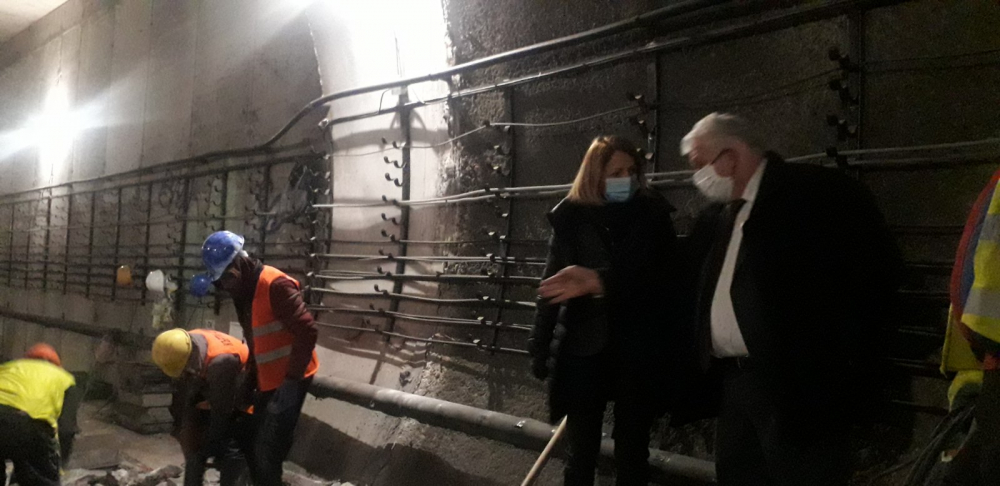 Фандъкова показа СНИМКИ от аварията в метрото и разкри причината за случилото се