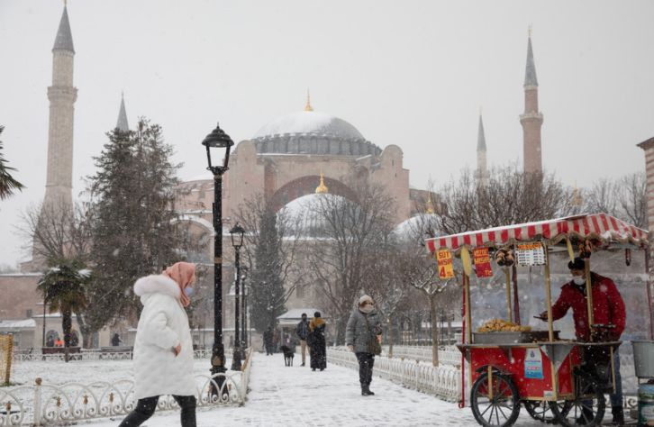 Турция замръзна, хората не смеят да излязат навън ВИДЕО